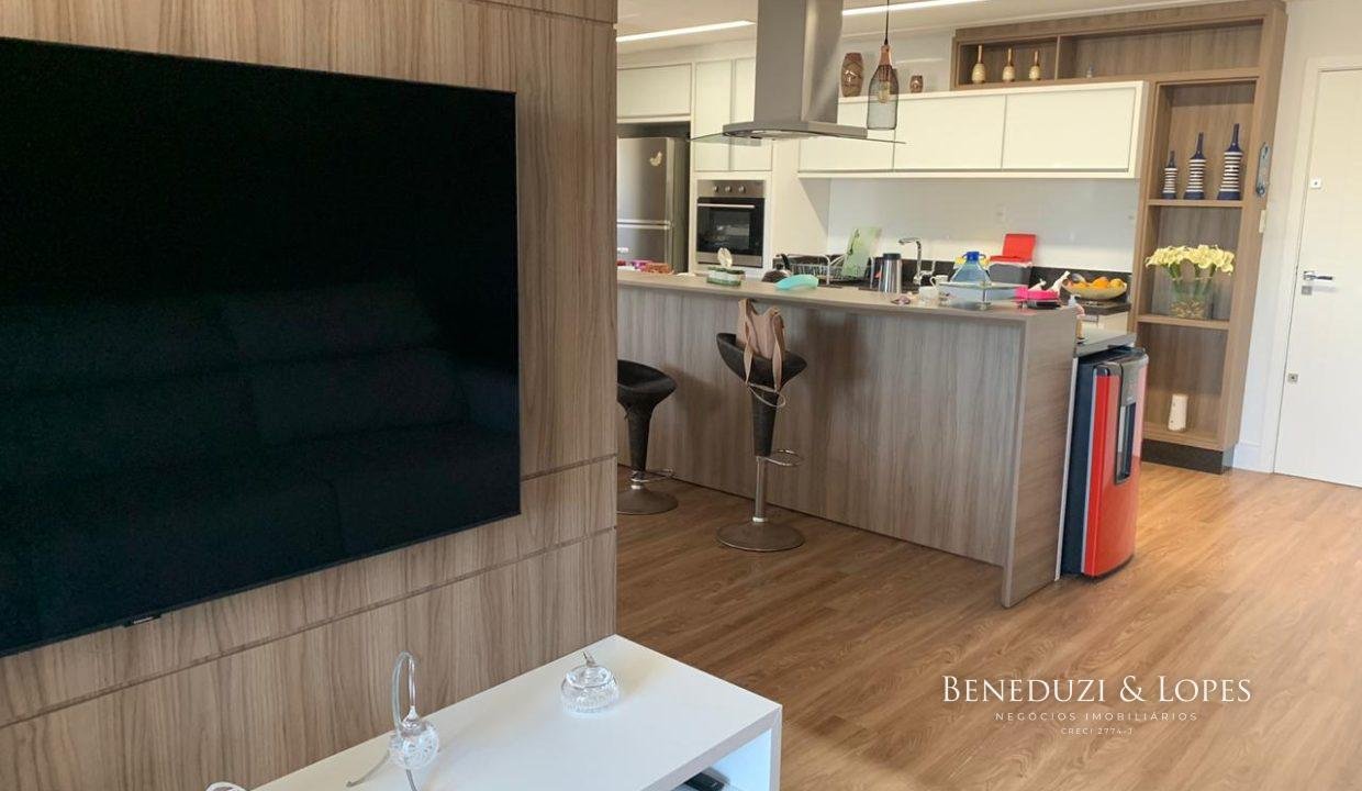 3z_-s3j8VM4_44pjTacR