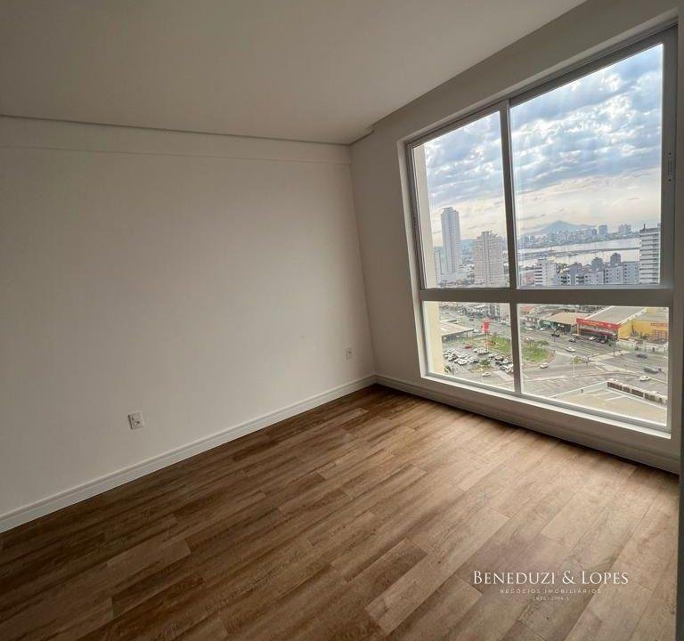 _R1r6F48z1-QEQ0RNbuF