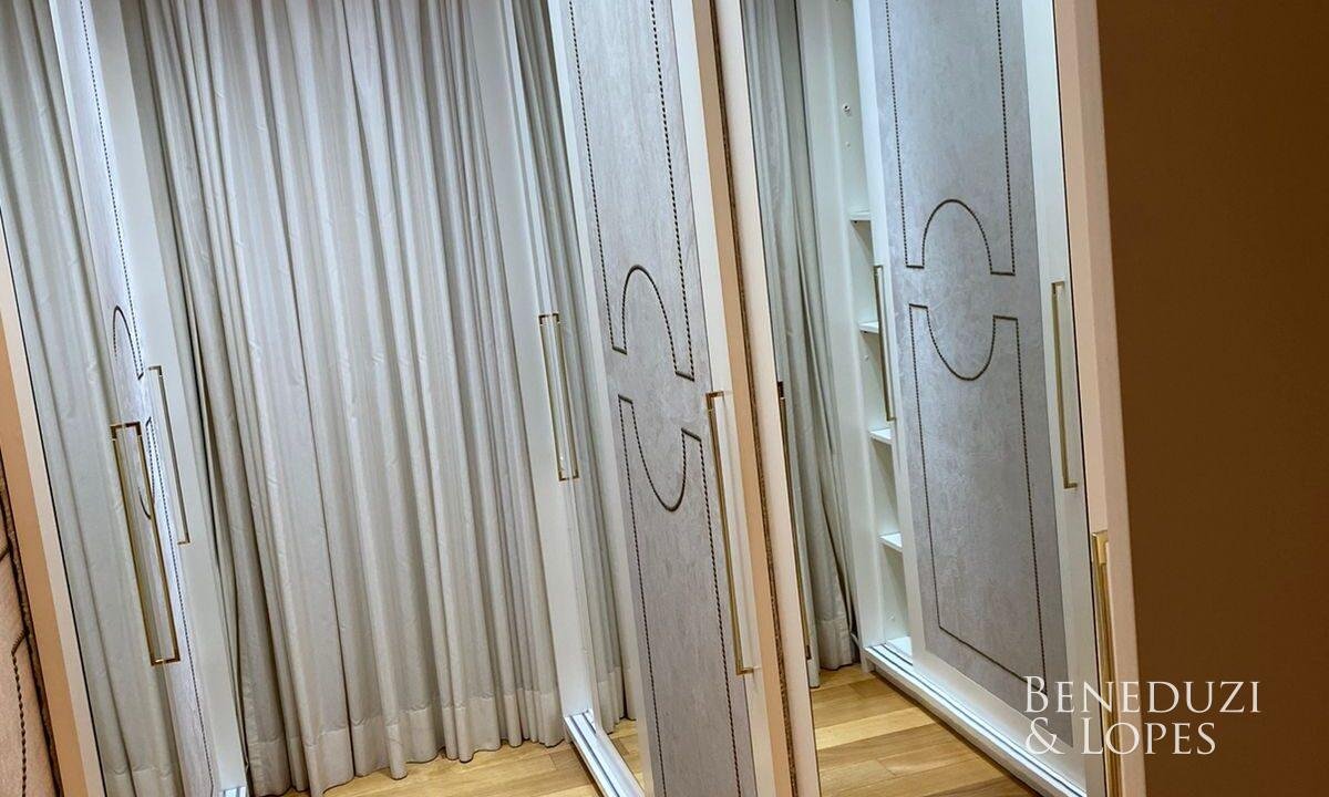 Closet_suite.jpg-name-9e396ebb83f53d9db0929ce2ff85b1e28d294cb8873371b852dc64c723d78ac7