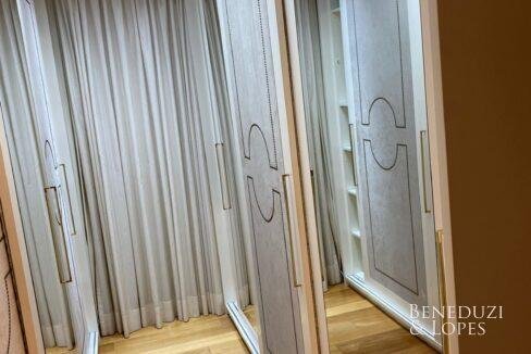 Closet_suite.jpg-name-9e396ebb83f53d9db0929ce2ff85b1e28d294cb8873371b852dc64c723d78ac7