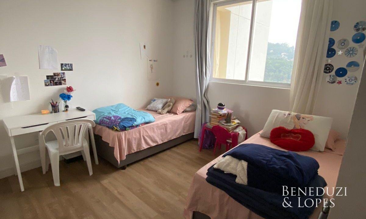 WhatsAppImage2025-10-08at09.28.41