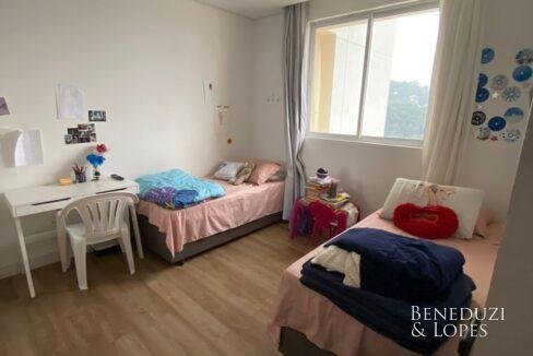 WhatsAppImage2025-10-08at09.28.41