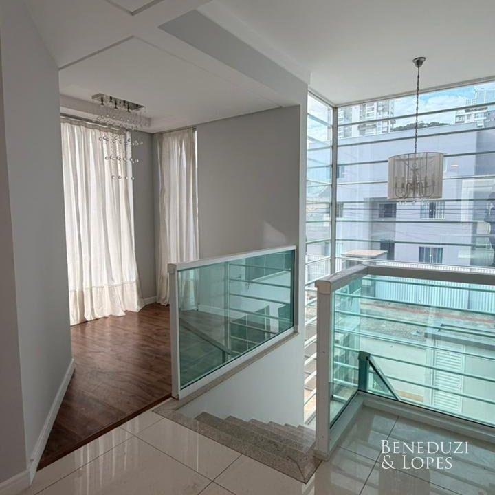 WhatsAppImage2026-04-10at14.32.04