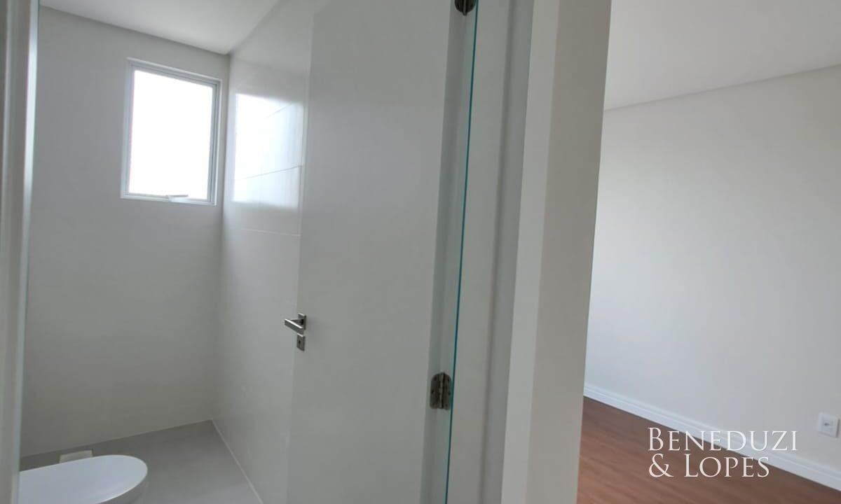 sUITE.jpg-name-6d8e6d5470d59d577dcb180c82ca2ceb5cdd137e6dcec89dcc0ed117ad350957