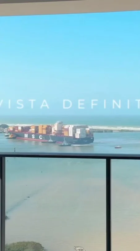 São as últimas unidades de um dos empreendimentos mais nobres de Itajaí. Além da localização privilegiada no Bairro Fazenda e da vista deslumbrante, os apartamentos são amplos, com 322m² privativos, e possuem altíssimo padrão de acabamento. Um ícone do alto padrão, com o selo de qualidade de uma das marcas mais desejadas da cidade.

1 apartamento por andar (máxima privacidade)
4 suítes
Vista panorâmica e permanente
4 vagas de garagem
Lazer completo
Bairro Fazenda

Se você deseja saber mais, entre em contato e nós cuidaremos do resto.

Beneduzi e Lopes | CRECI 2774J

#altopadrão #4suites #bairrofazenda #fazendaitajai #beneduzielopes #ultimasunidades #luxo #exclusividade